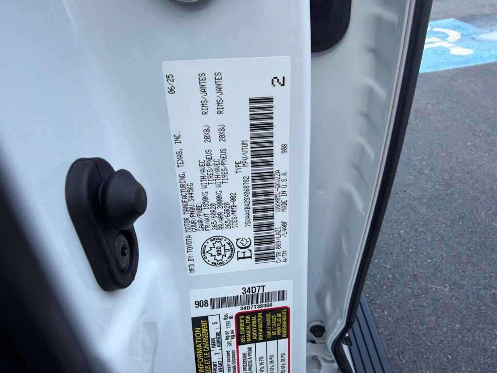 Used 2025  Toyota Limited image 36