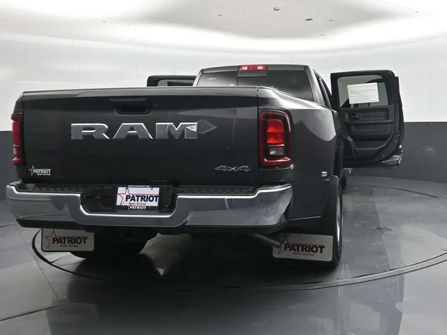 New 2026 Granite Crystal Metallic Clear-Coat Exterior Paint RAM Tradesman image 48