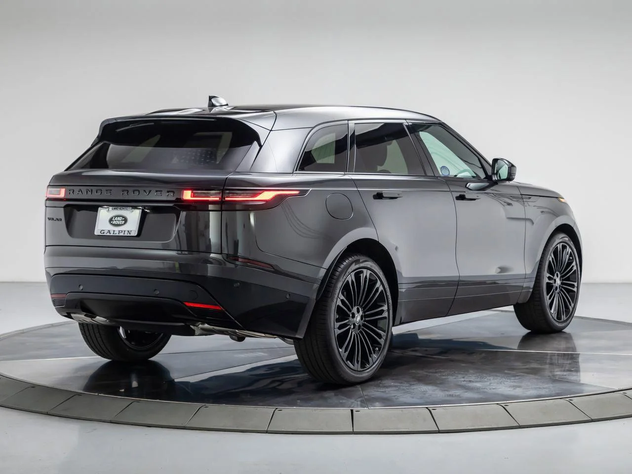 New 2026 Carpathian Grey Land Rover P250 Dynamic SE image 5