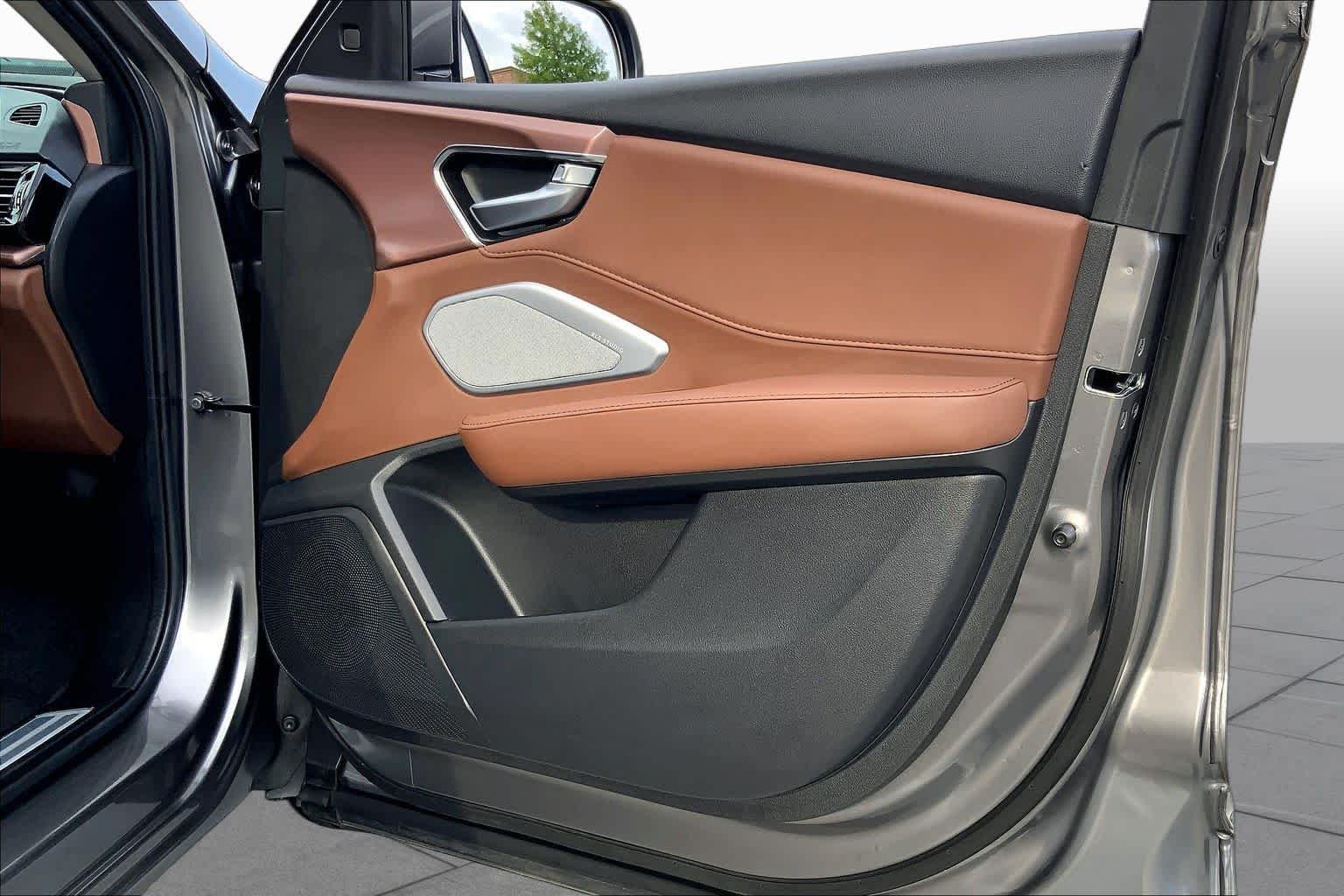 Used 2024 Liquid Carbon Metallic Acura w/Technology Package image 22