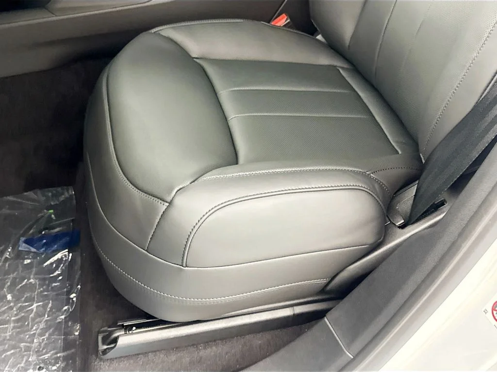 New 2026 Fuji White Land Rover Dynamic SE image 13