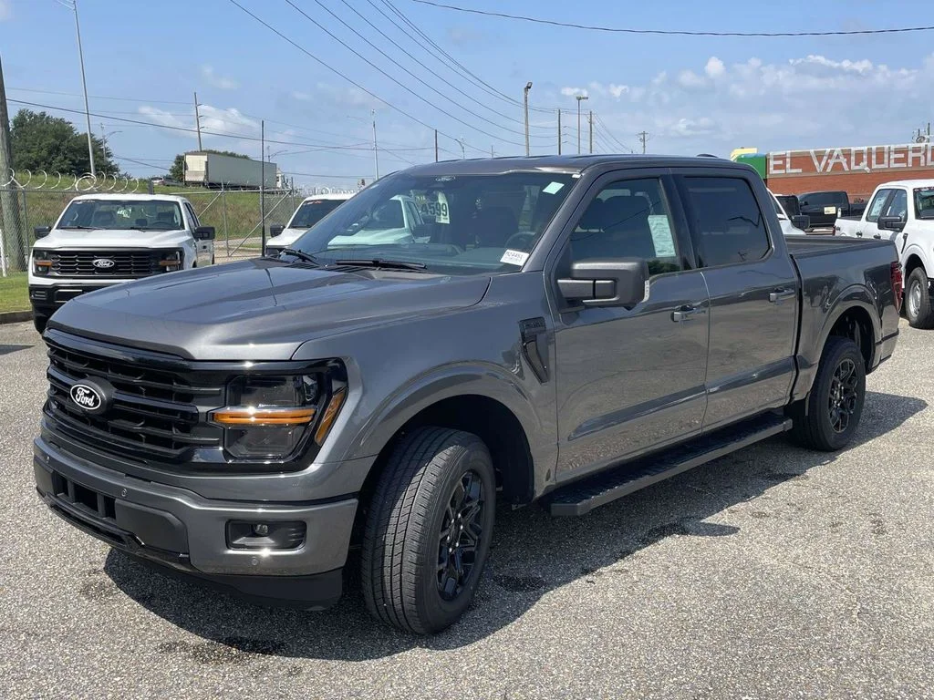 New 2026 Carbonized Gray Metallic Ford XLT image 7