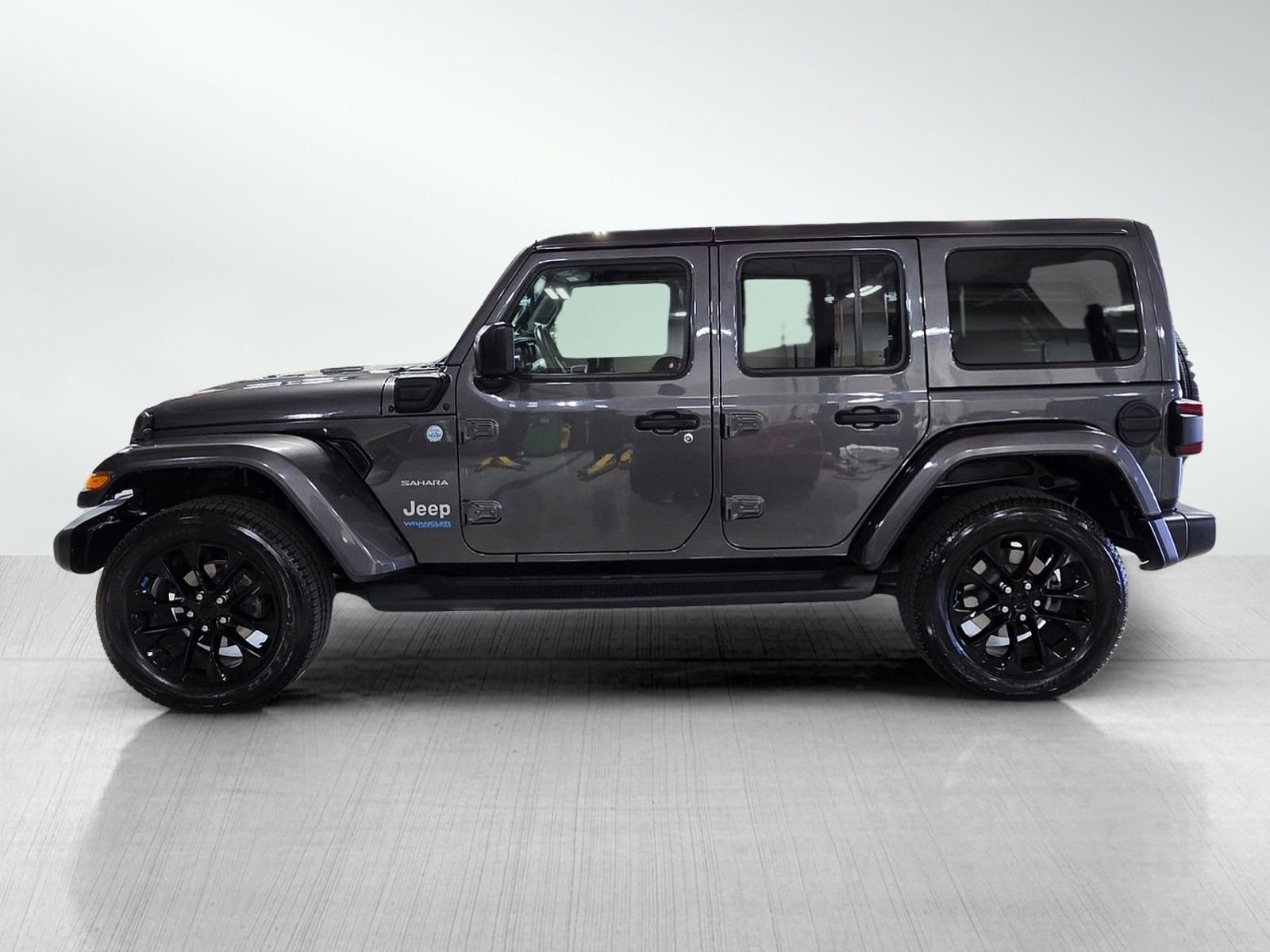 Used 2022 Granite Crystal Metallic Clearcoat Jeep Unlimited Sahara 4xe image 4