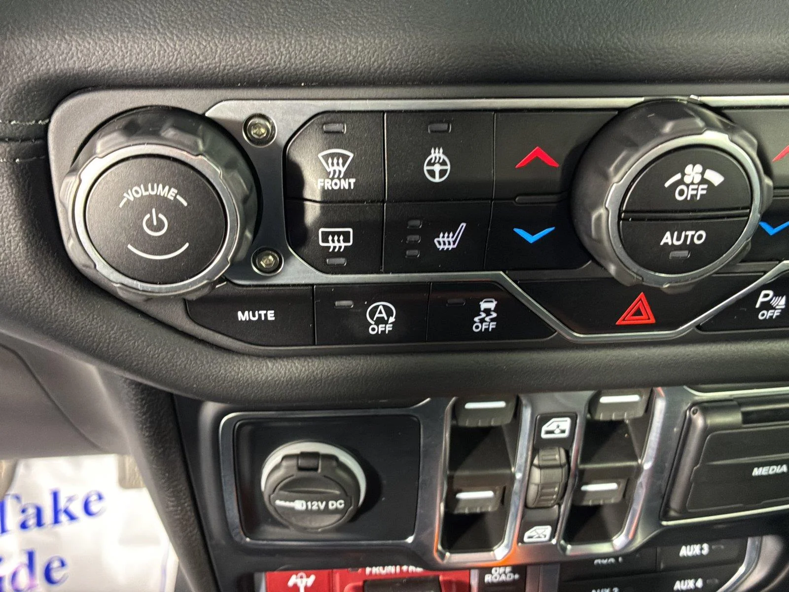 Used 2024 Silver Zynith Clearcoat Jeep Rubicon image 37
