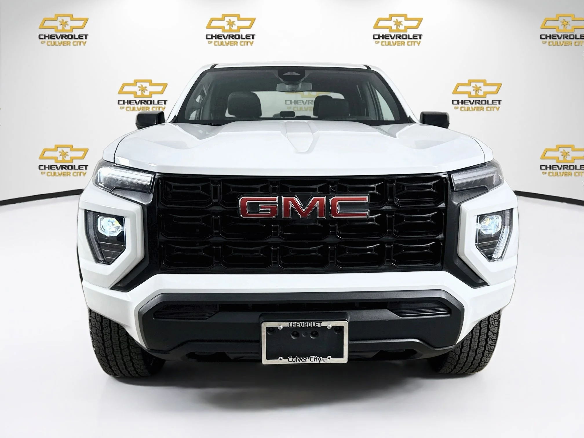 Used 2024 Summit White GMC Elevation image 2