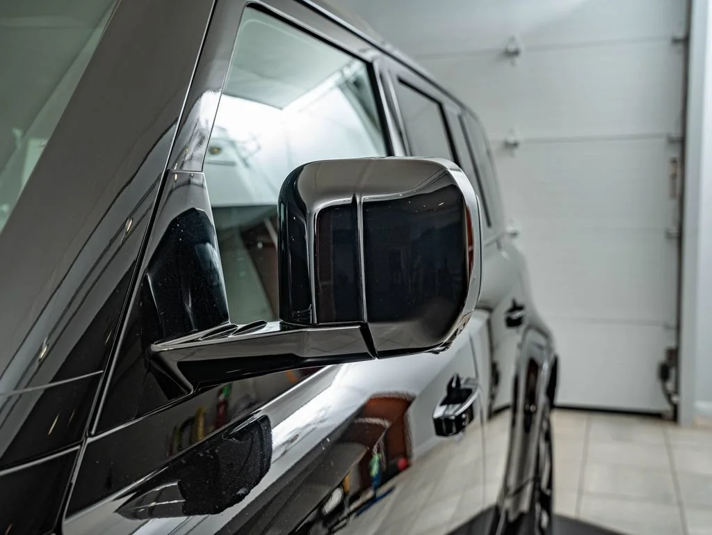 New 2026 Santorini Black Land Rover X-Dynamic SE image 9
