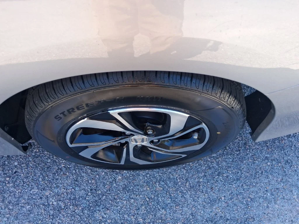 Used 2017 Silver Honda LX image 7