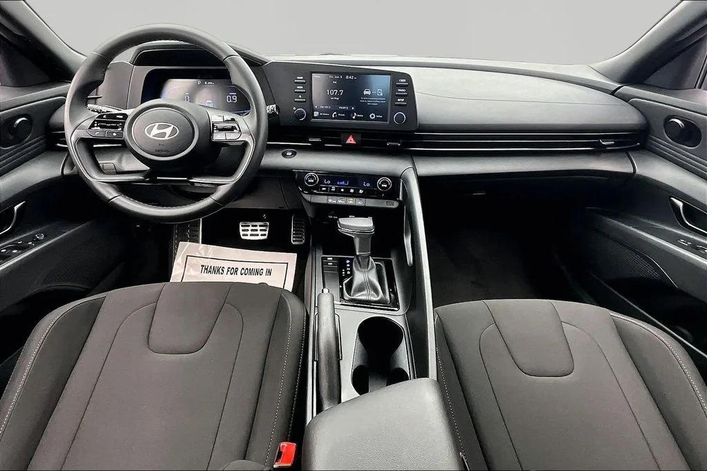 Used 2025 Red Hyundai SEL Sport image 16