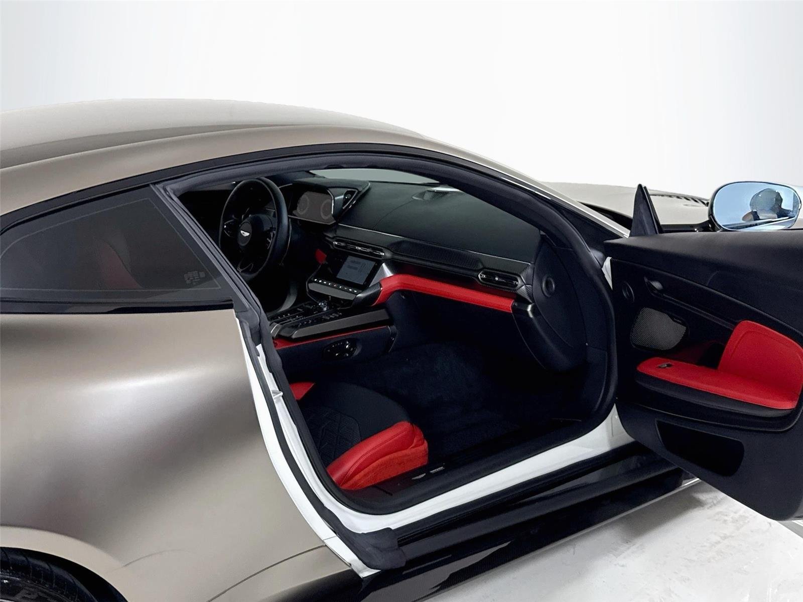 Used 2025  Aston Martin  image 25