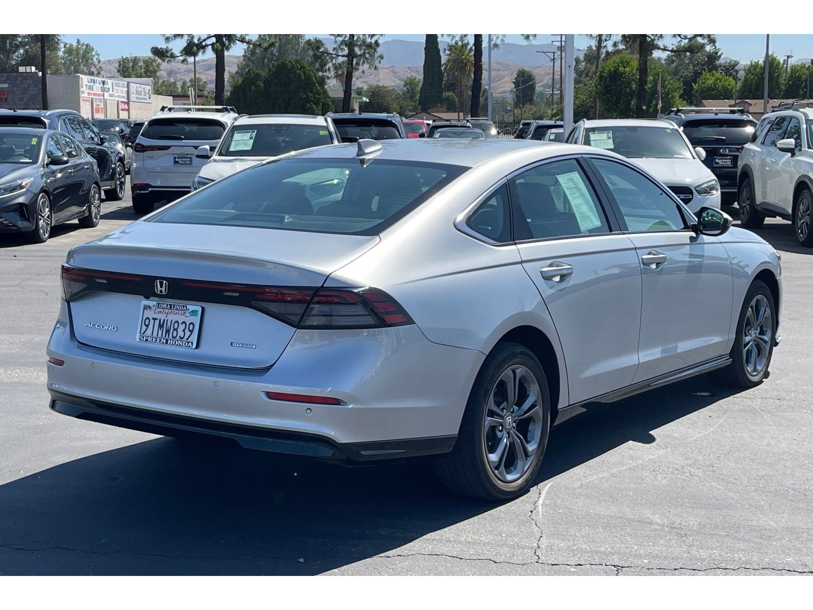 Used 2025 Solar Silver Metallic Honda EX-L image 6