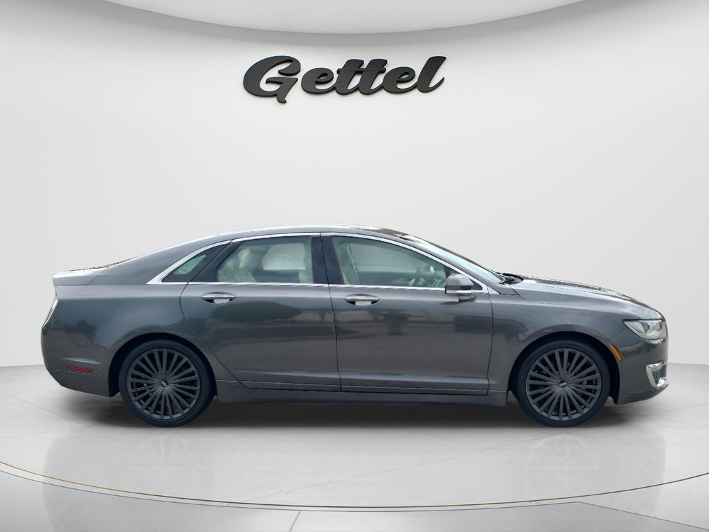 Used 2017 Gray Lincoln Reserve image 4