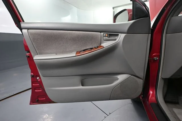 Used 2007 Red Toyota LE image 16