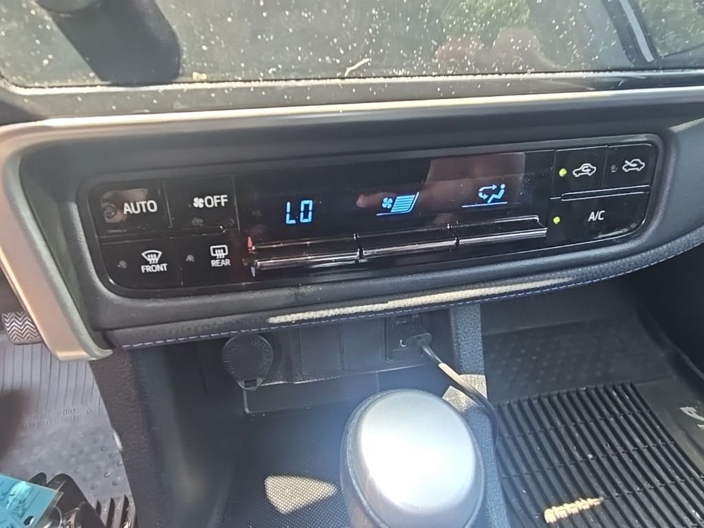 Used 2018 Silver Toyota SE image 16