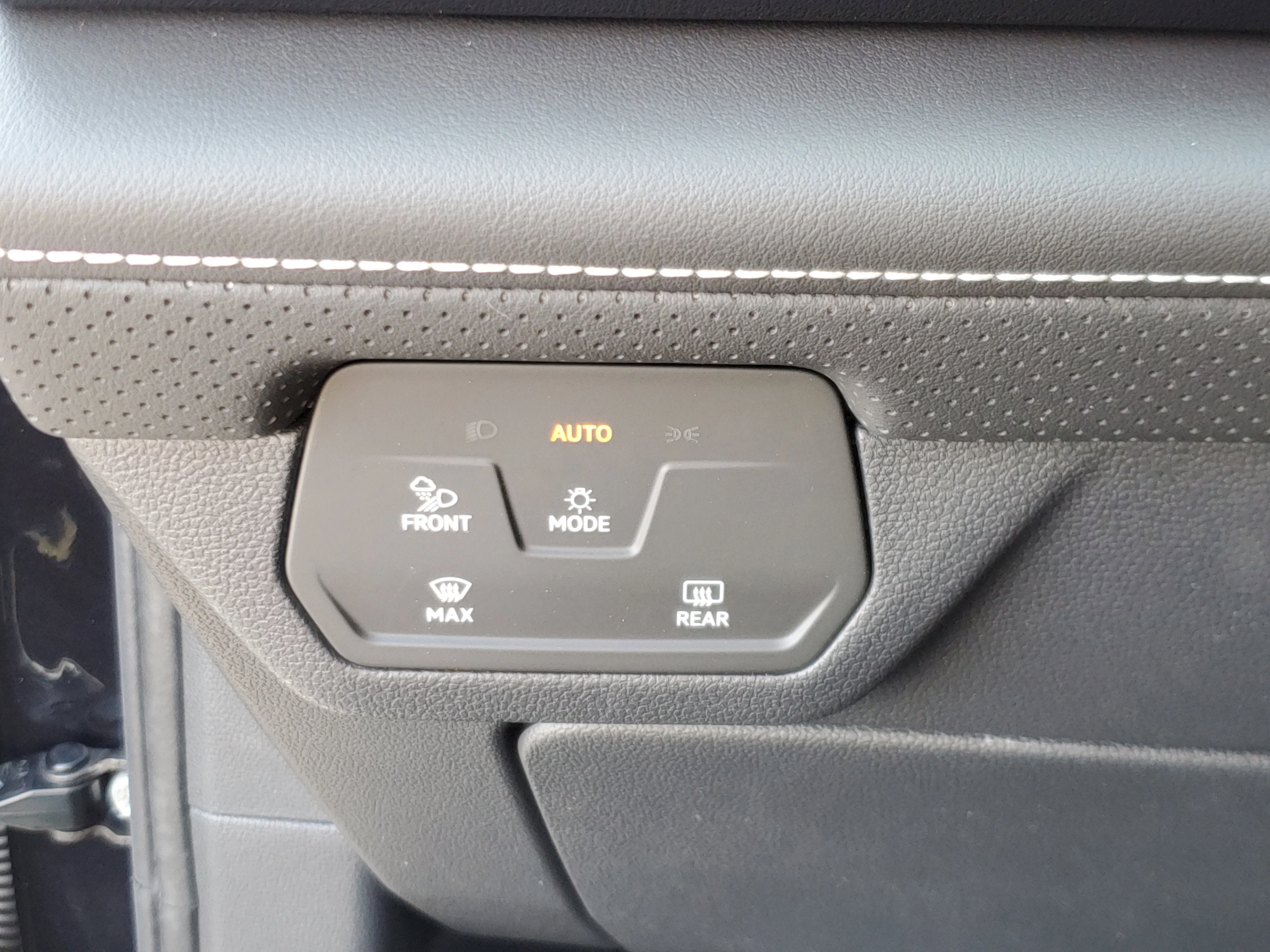 New 2026 Black Volkswagen 2.0T SE w/Technology image 21