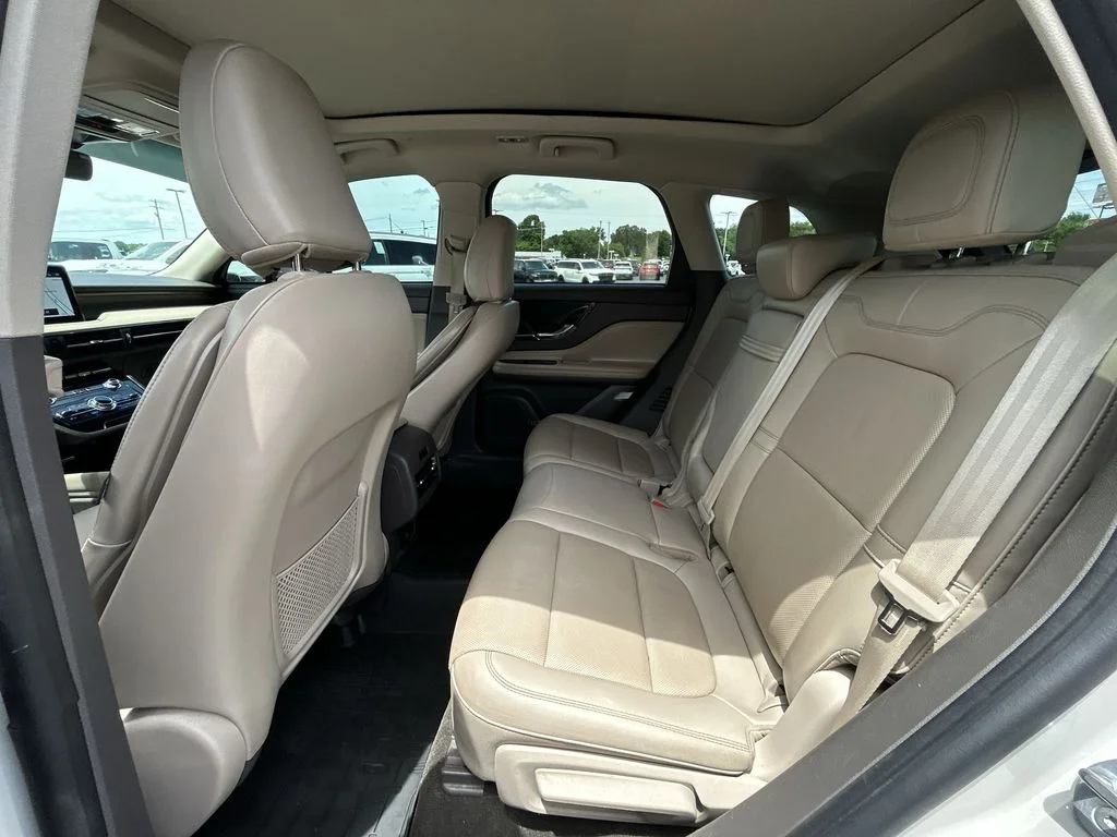 Used 2022 White Lincoln Reserve image 29