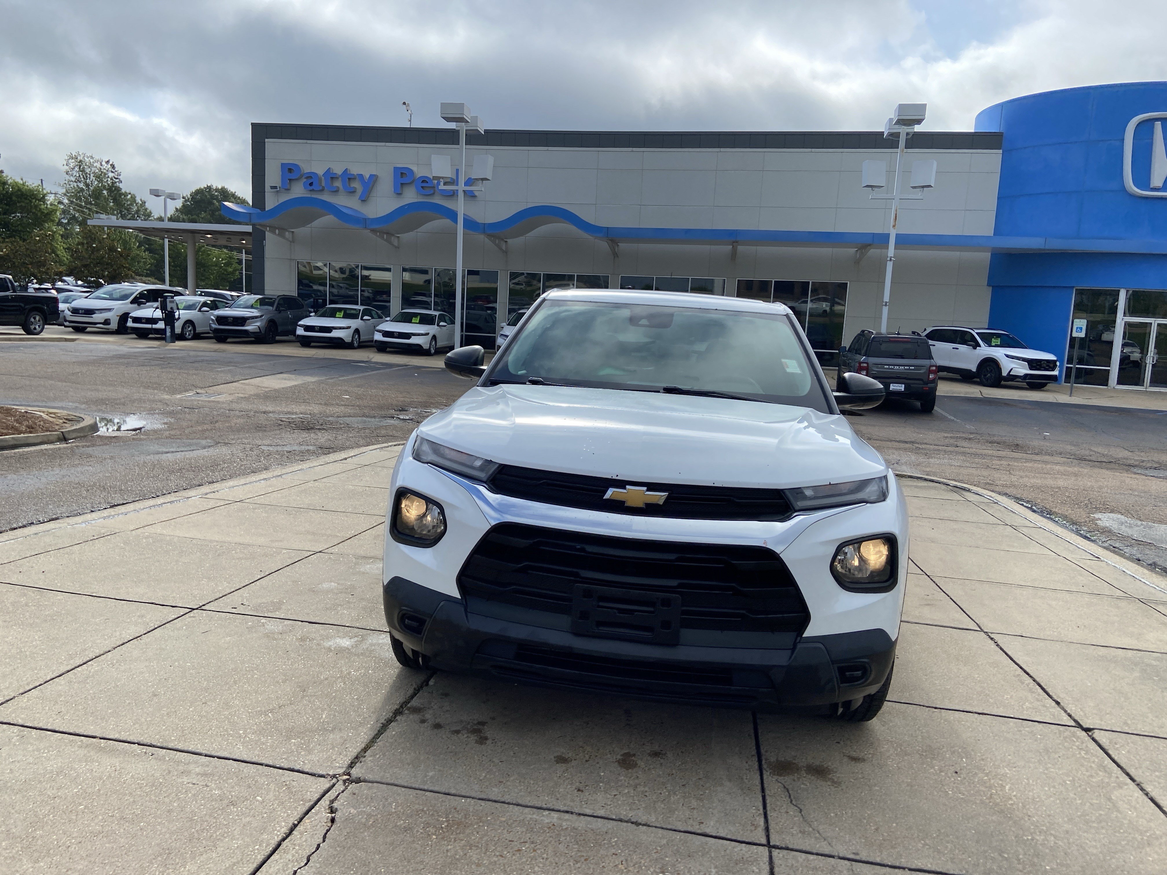 Used 2021 Summit White Chevrolet LS image 3