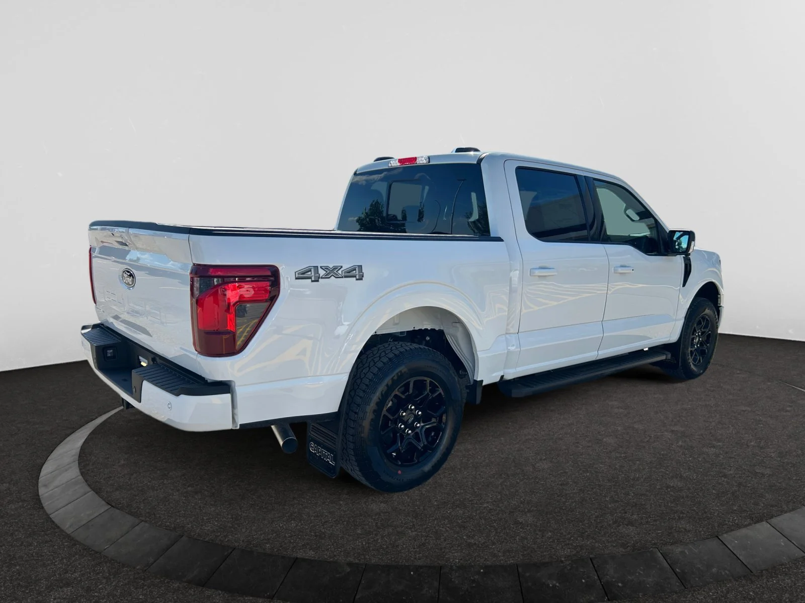 New 2026 Oxford White Ford XLT image 5