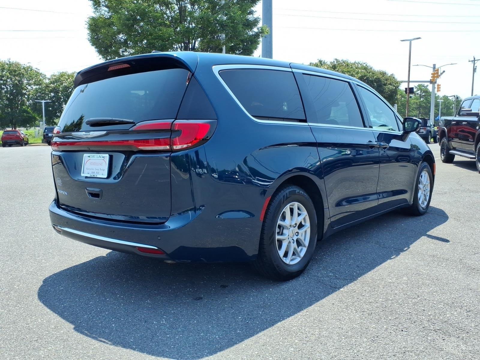 Used 2025 Fathom Blue Pearlcoat Chrysler Select image 2