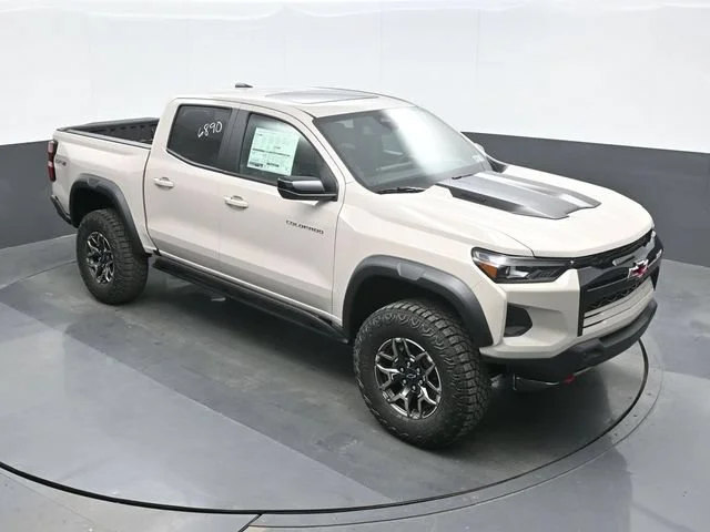 2026 Chevrolet Colorado ZR2 - Photo 14