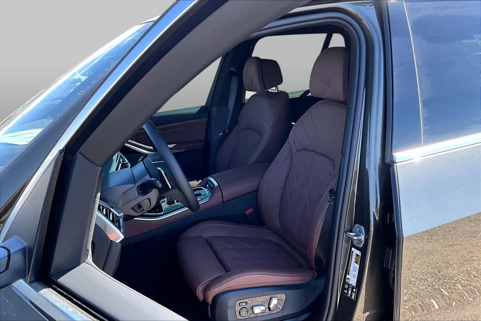 New 2026 Manhattan Green Metallic BMW xDrive40i image 8