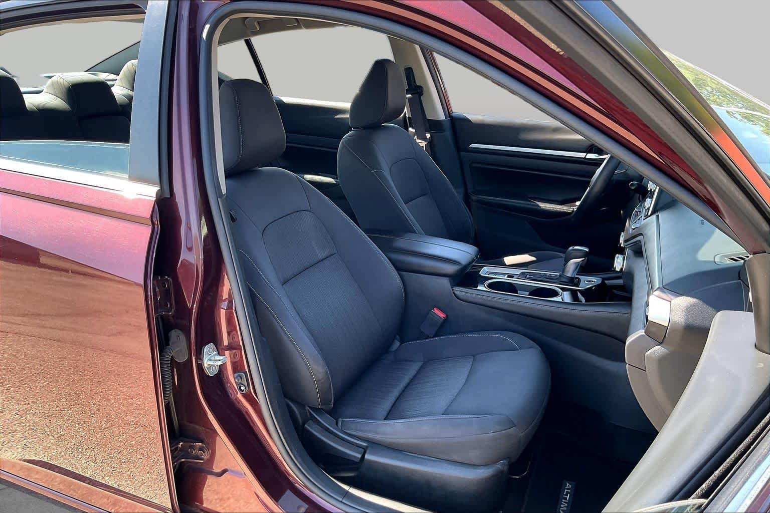 Used 2023 Garnet Pearl Metallic Nissan 2.5 SV image 9