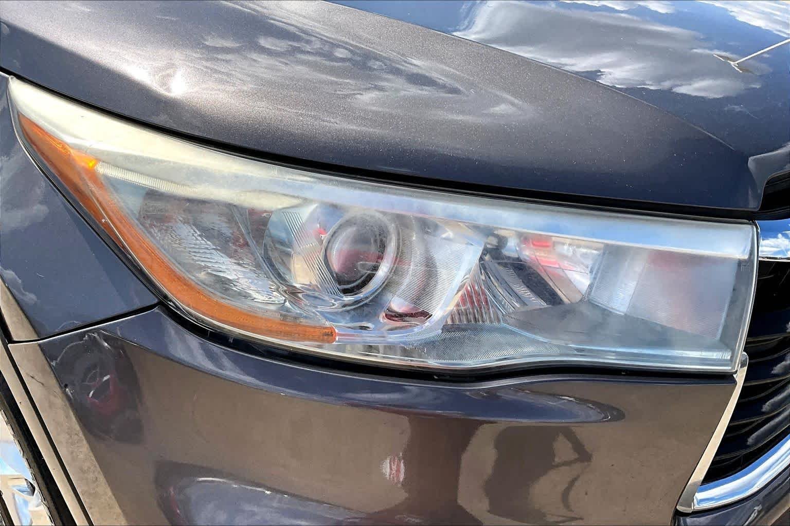 Used 2015 Predawn Gray Mica Toyota XLE image 28