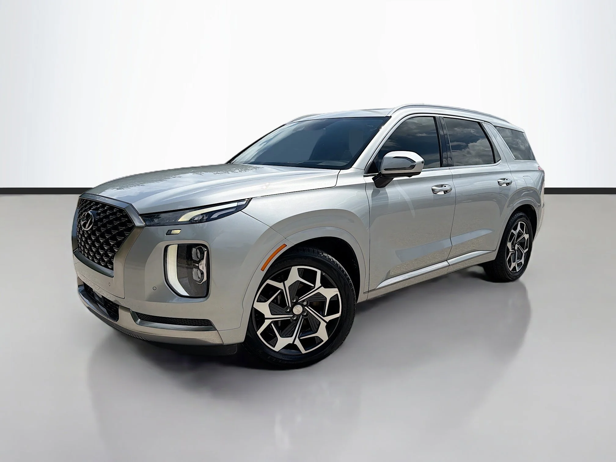 Used 2022 Typhoon Silver Hyundai Calligraphy image 1