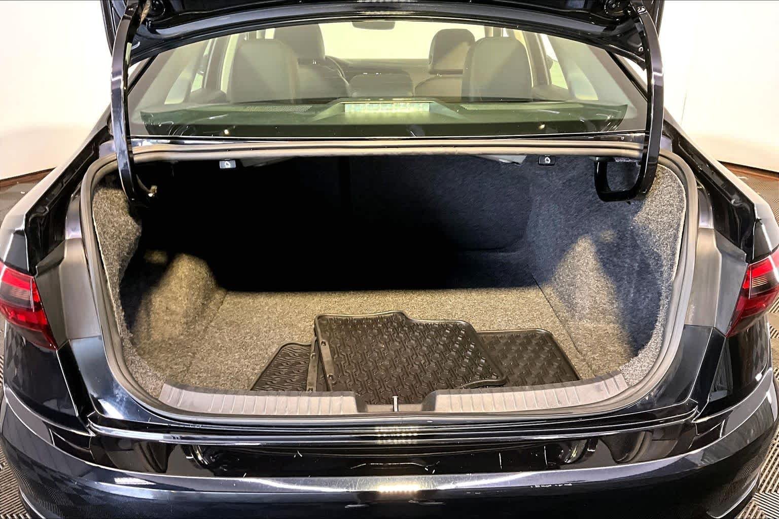 Used 2019 Deep Black Pearl Volkswagen SEL image 35