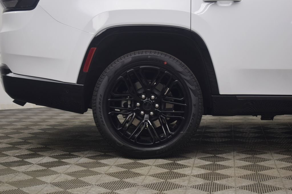 New 2026 Bright White Clear-Coat Exterior Paint Jeep Limited Reserve image 9