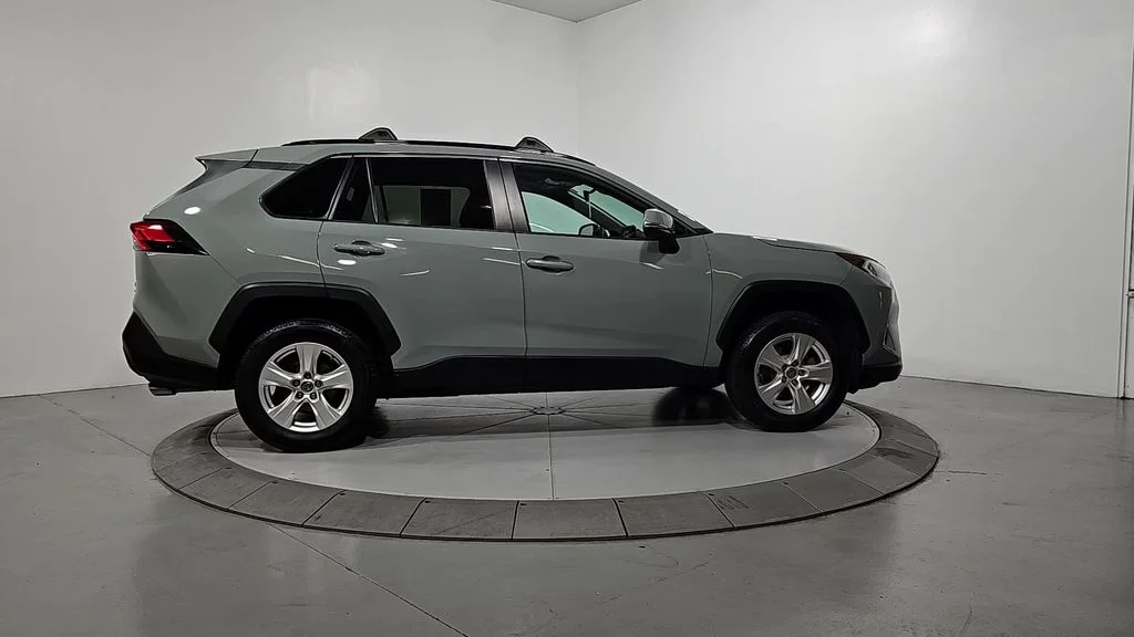 Used 2021  Toyota XLE image 7