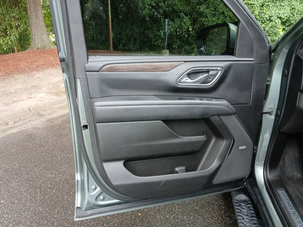Used 2023 Green Chevrolet Z71 image 18