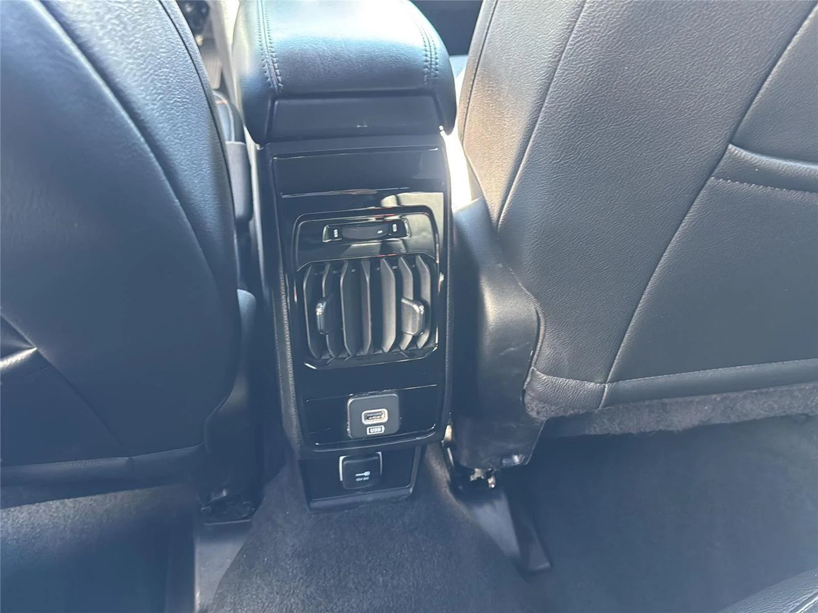 Used 2025 Hydro Blue Pearlcoat Jeep Limited image 11