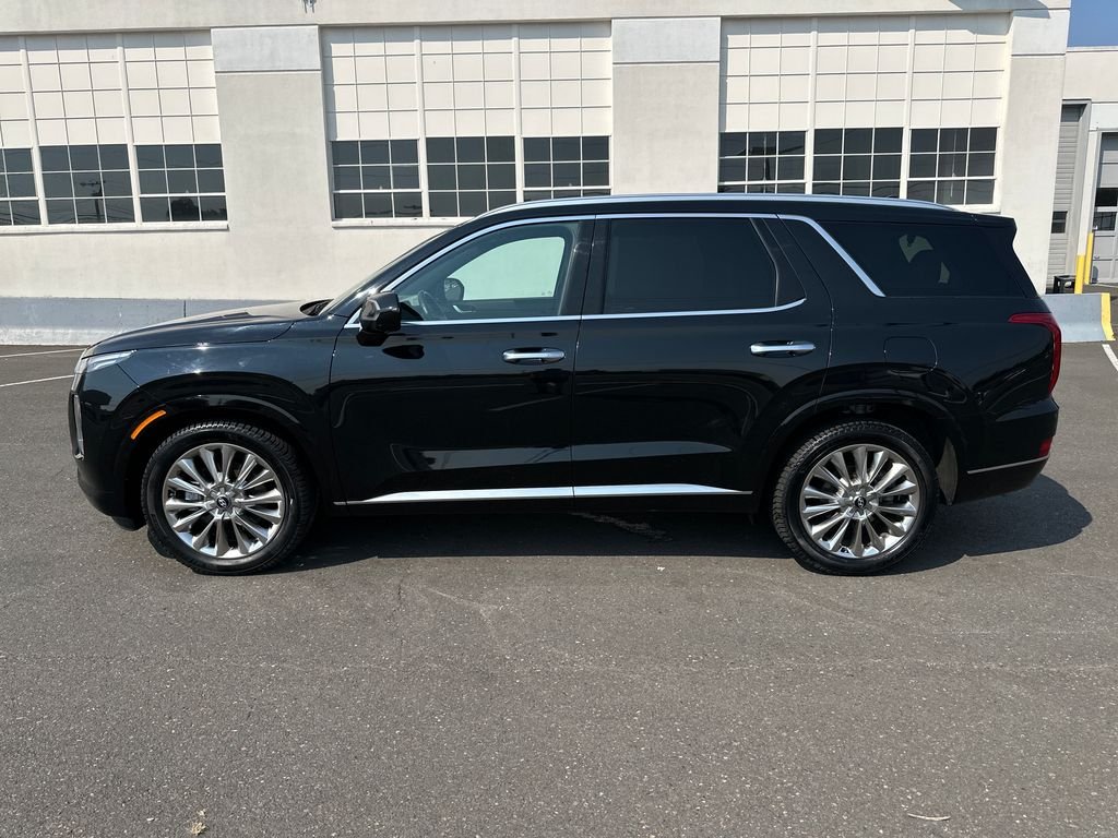 Used 2020 Black Hyundai Limited image 3