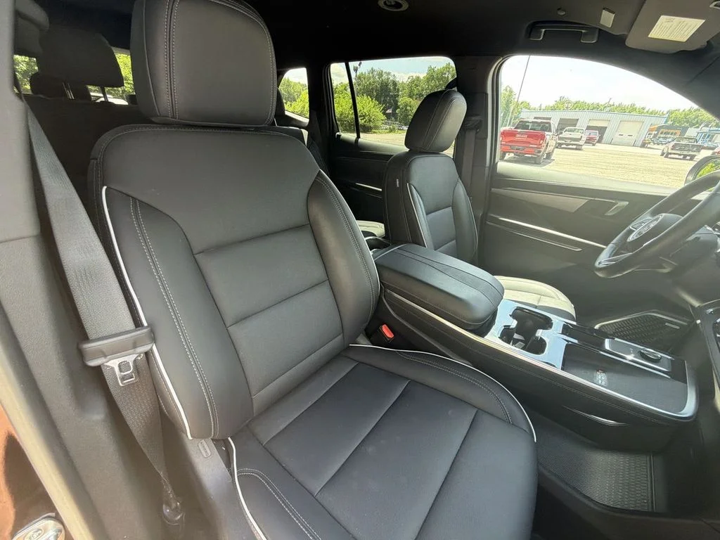Used 2025 Black Buick Preferred image 29