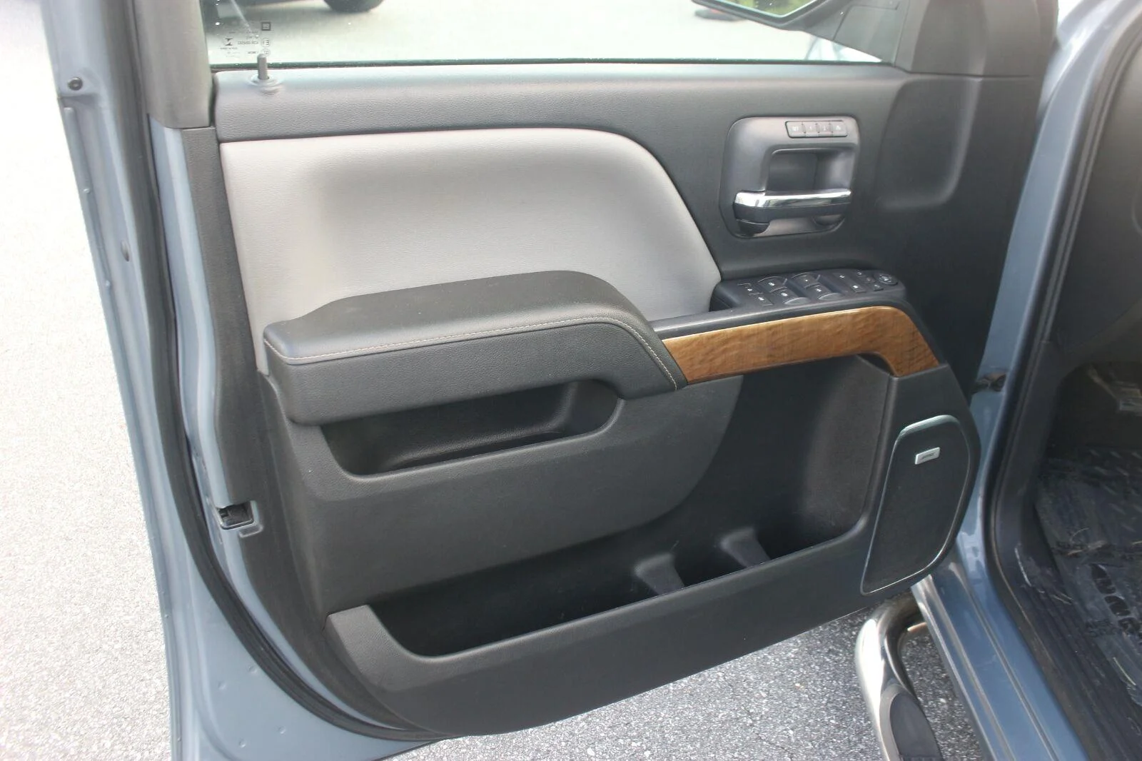 Used 2015 SLATE GREY METALLIC Chevrolet LTZ image 13