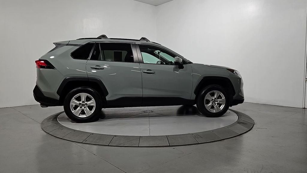 Used 2021  Toyota XLE image 7