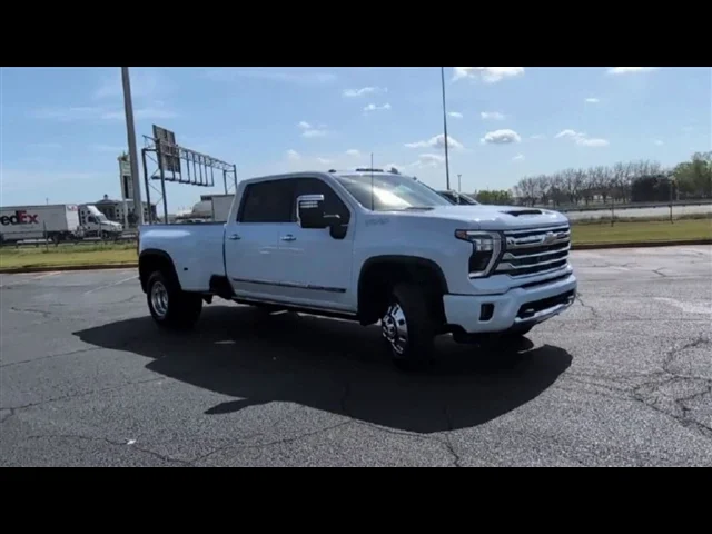 New 2026 Polar White Tricoat Chevrolet High Country DRW image 26