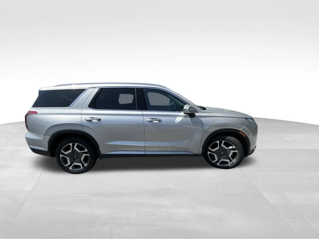 Used 2024 Silver Hyundai SEL image 27