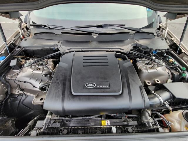 Used 2025 Bronze Land Rover Dynamic SE image 9