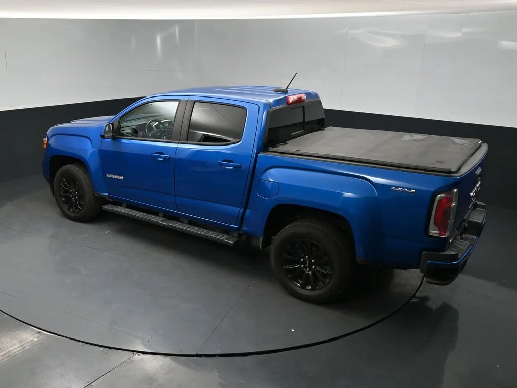 Used 2022 Blue Metallic GMC Elevation image 16