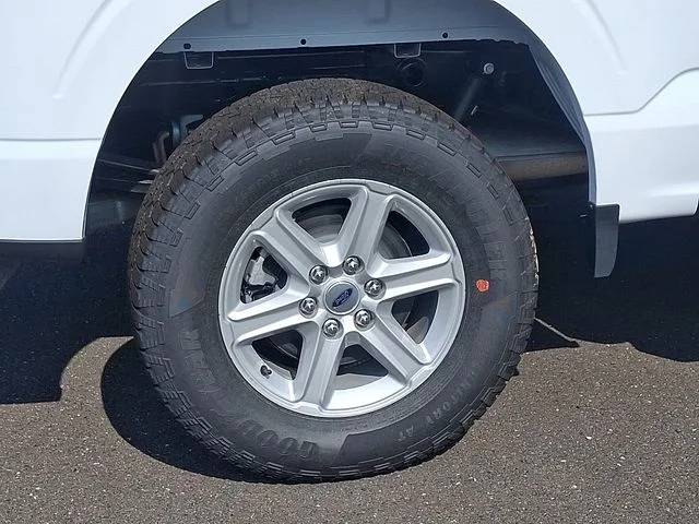New 2026 Oxford White Ford XLT image 5