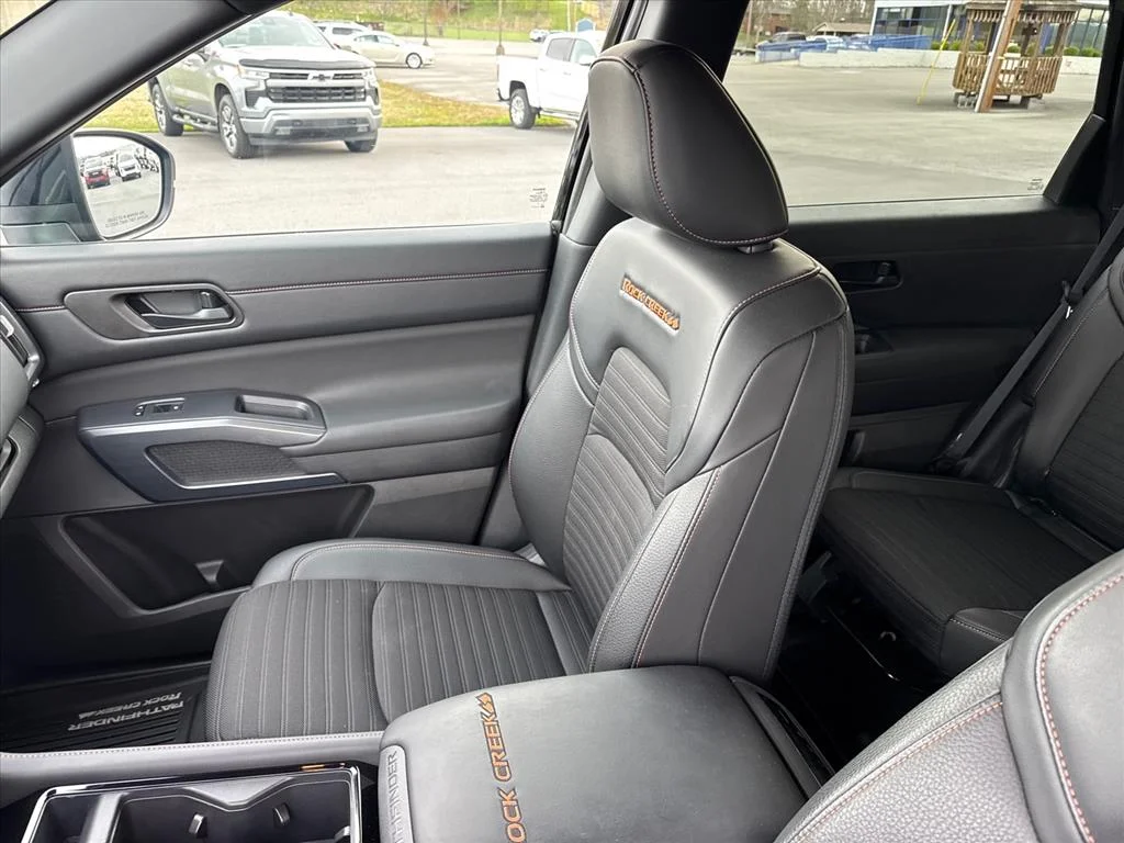2025 Nissan Pathfinder Rock Creek - Photo 11
