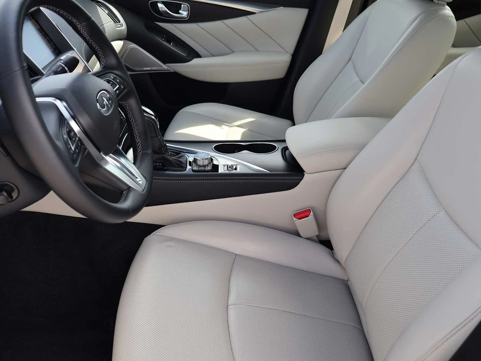 Certified Used 2023 Majestic White INFINITI SENSORY image 11