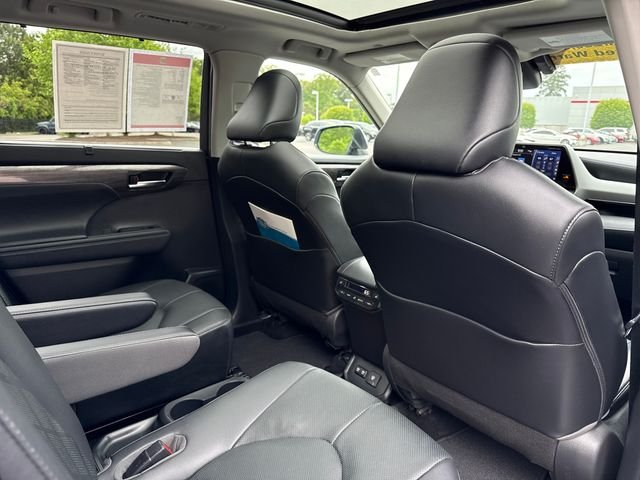 Used 2020  Toyota Platinum image 28