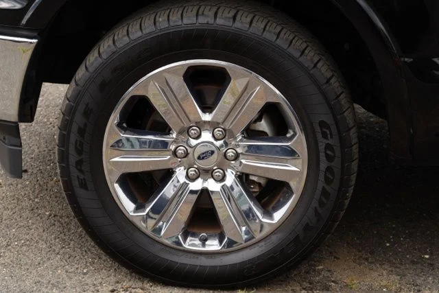 Used 2019 Black Metallic Ford Lariat image 9