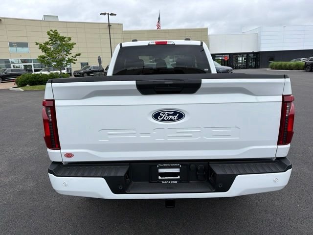 New 2026 Oxford White Ford XLT image 4