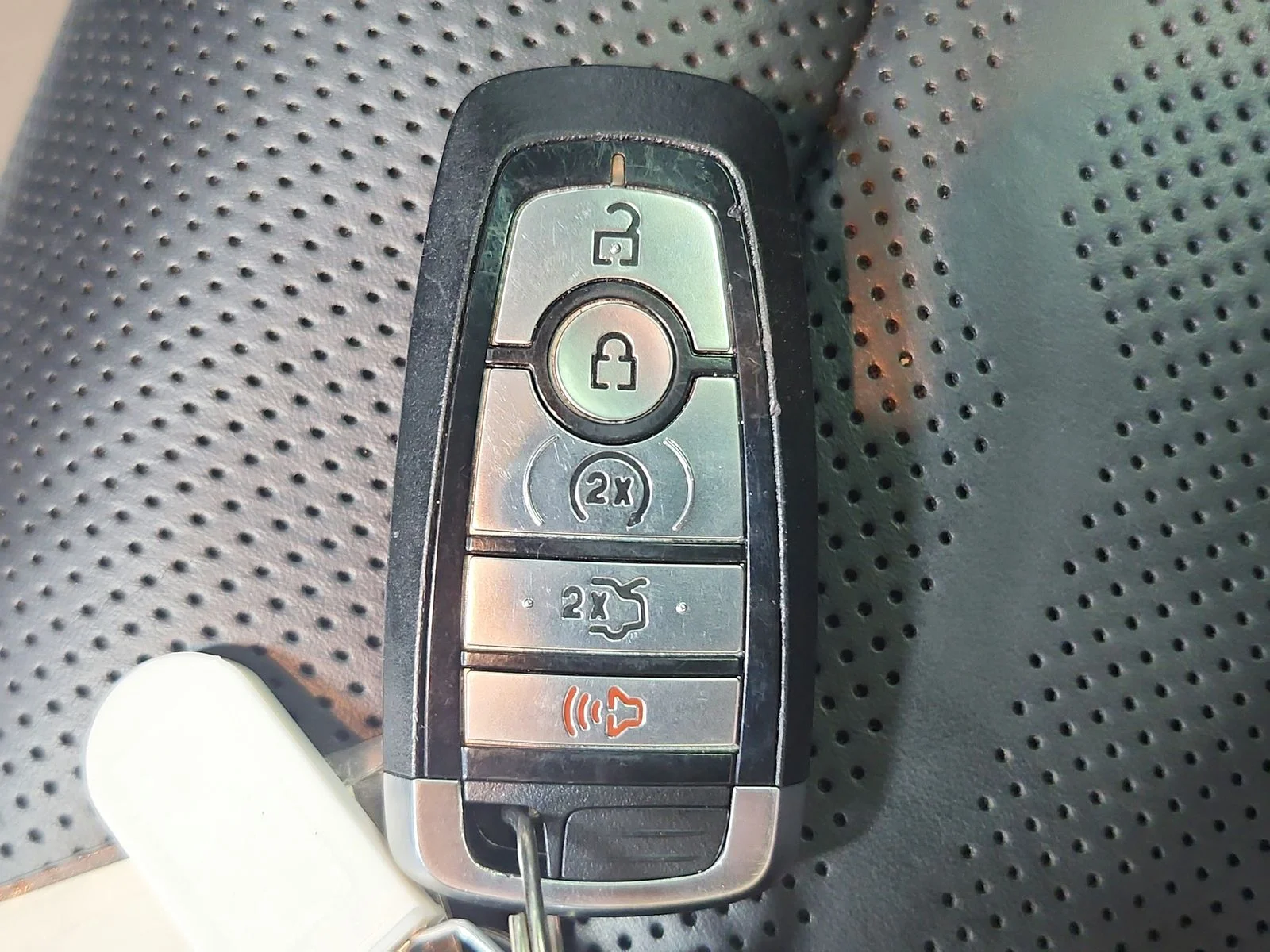 Used 2019 White Ford GT Premium image 12