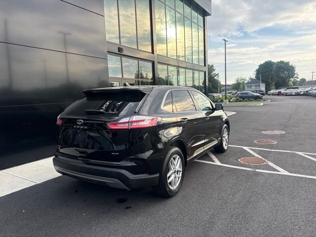 Used 2024 Black Ford SEL image 3