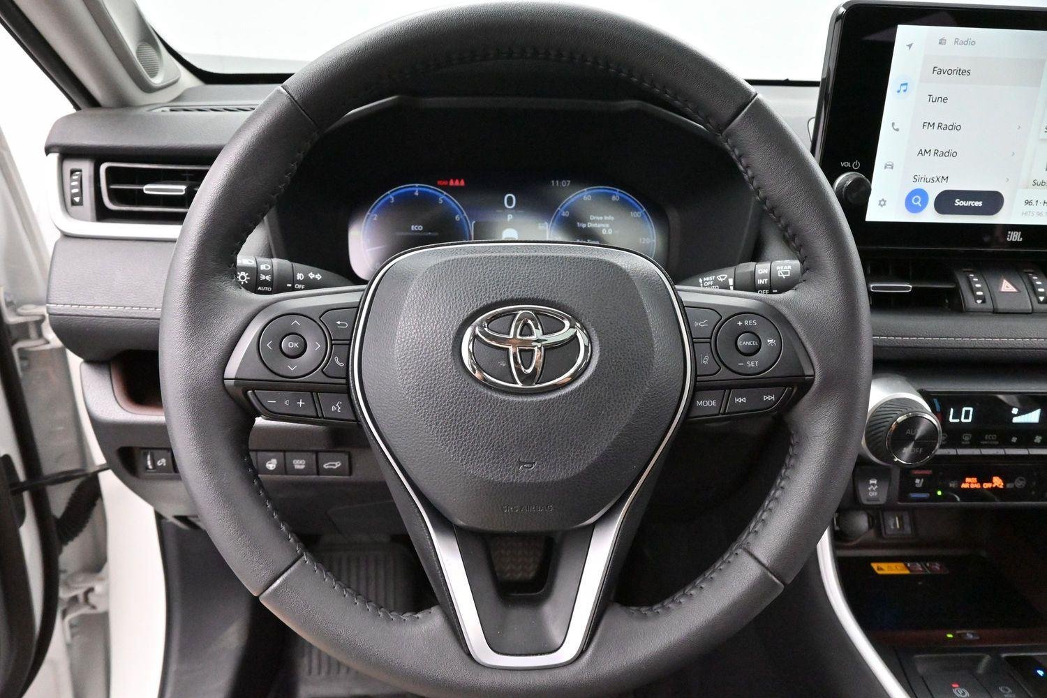Used 2025 Wind Chill Pearl Toyota Limited image 15