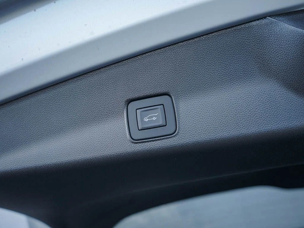 New 2026 Mosaic Black Metallic Chevrolet LT image 8
